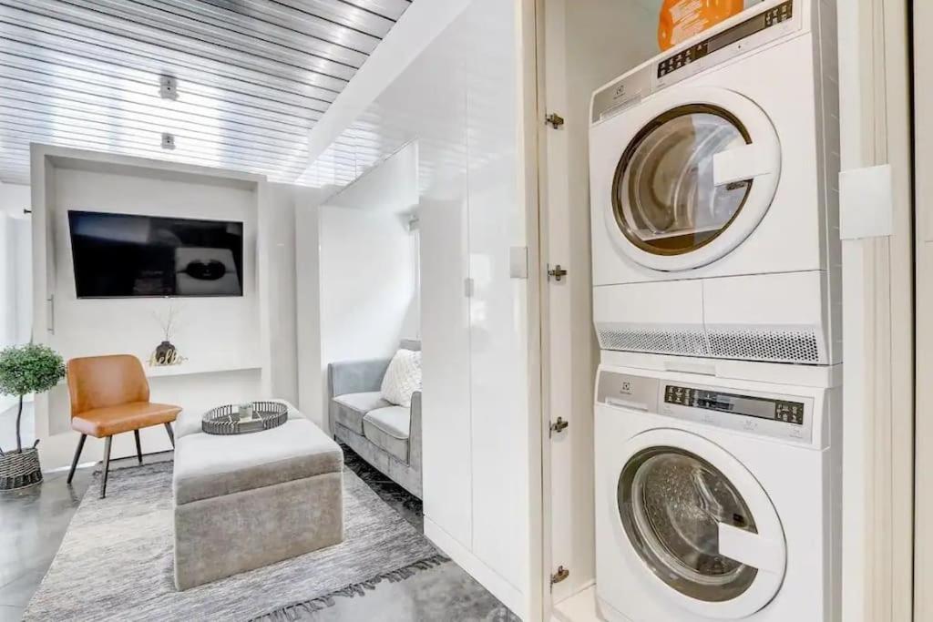 Kcm Mikros Smart Apartments 8 Кливленд Экстерьер фото