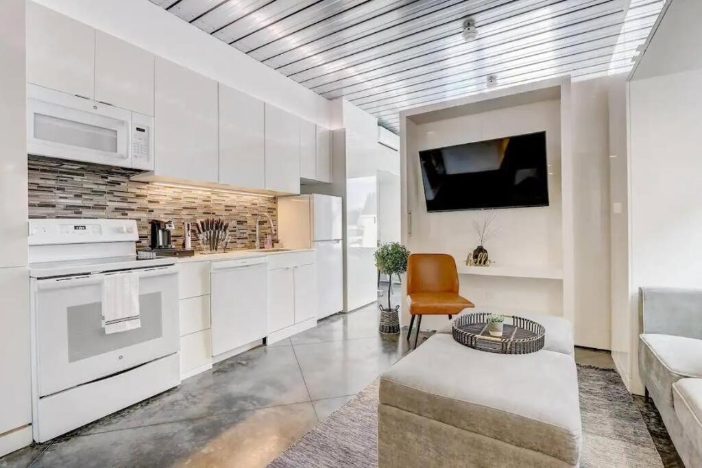 Kcm Mikros Smart Apartments 8 Кливленд Экстерьер фото
