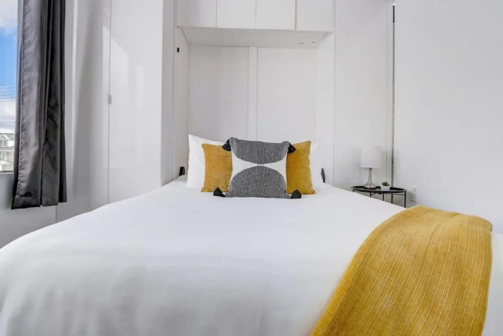 Kcm Mikros Smart Apartments 8 Кливленд Экстерьер фото