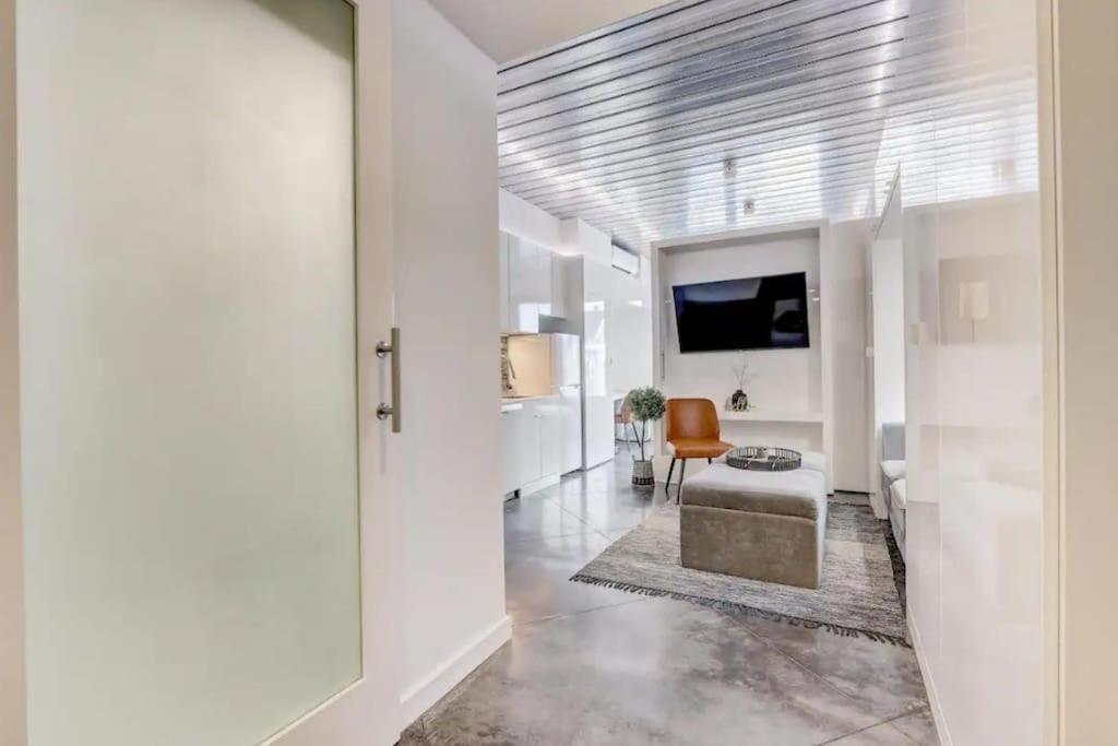 Kcm Mikros Smart Apartments 8 Кливленд Экстерьер фото